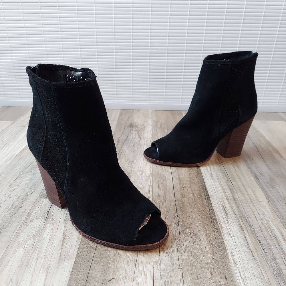 Chunky Heel Ankle Boot Black Suede 9.5 Gianni Bini Schools Out Open Toe